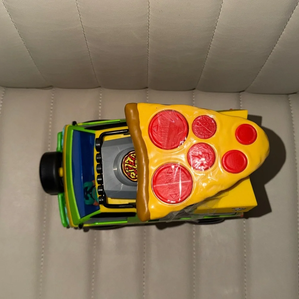 Ninja Turtles Toy Van with Pizza Top (as is) needs batteries remote pizza